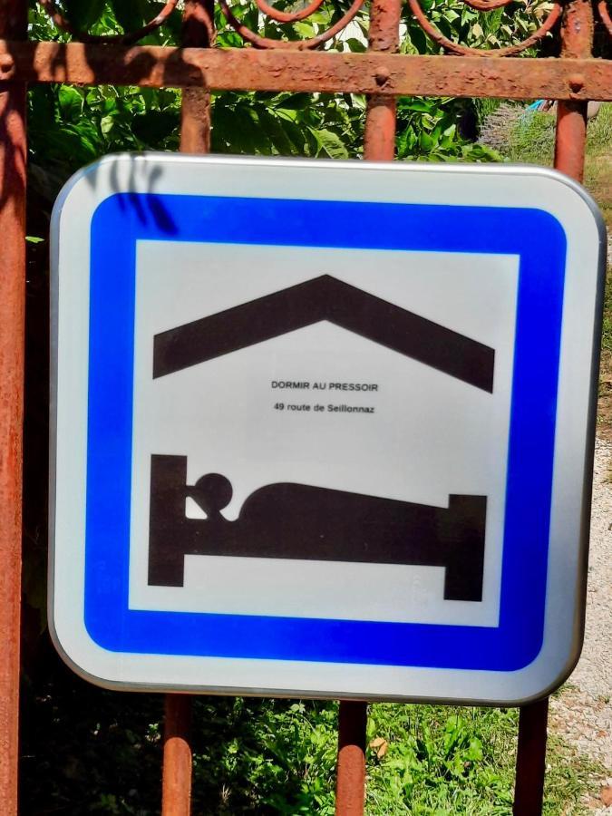 Dormir Au Pressoir Montagnieu  Buitenkant foto